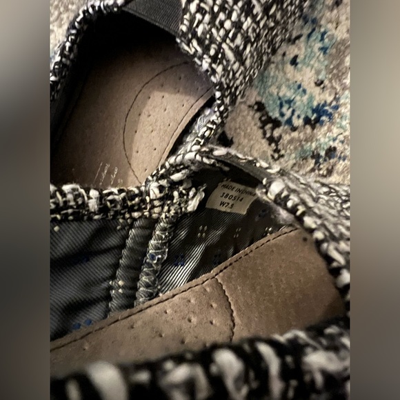 Toms Shoes - Picture 2 of 4